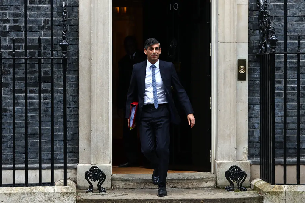 Ріші Сунак тримається за своє місце в парламенті